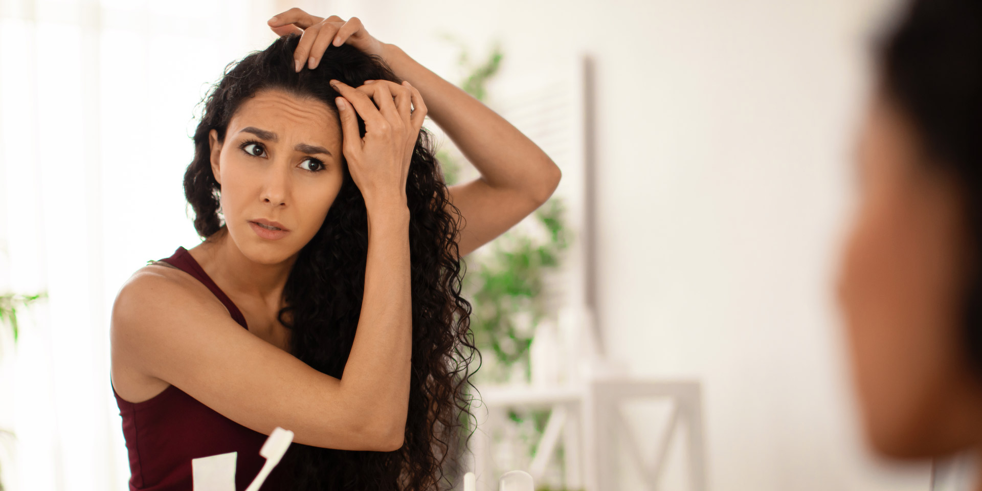 Couro cabeludo sensível na primavera: comichão, descamação e excesso de oleosidade